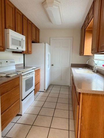 606 SECOND AVENUE, Lady Lake, FL 32159