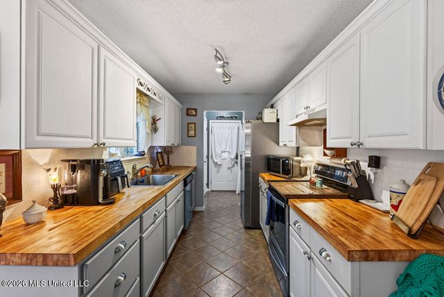 9534 Laa La Way, Diamondhead, MS 39525