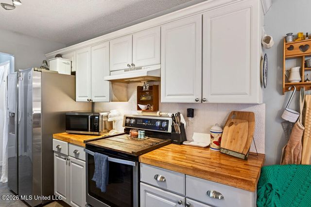 9534 Laa La Way, Diamondhead, MS 39525