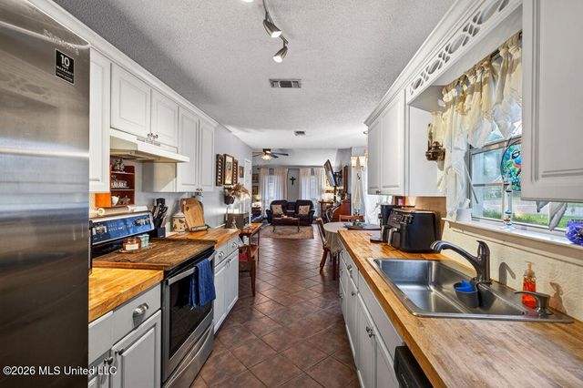 9534 Laa La Way, Diamondhead, MS 39525