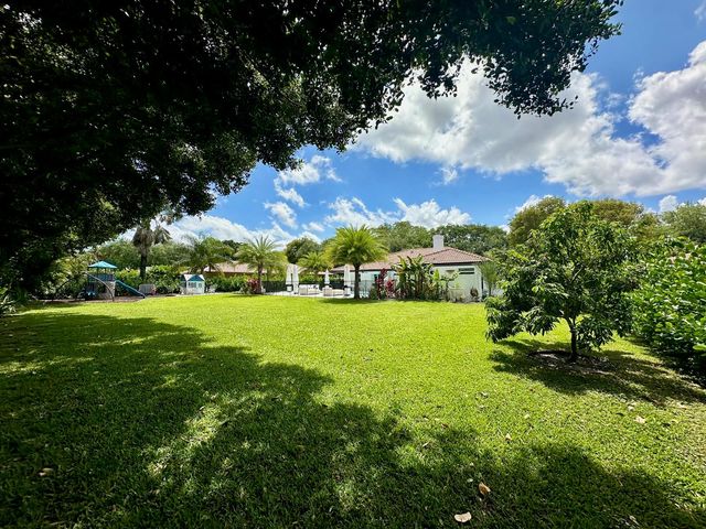 2804 Banyan Boulevard Circle NW, Boca Raton, FL 33431