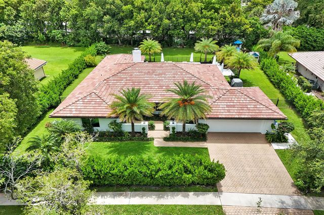 2804 Banyan Boulevard Circle NW, Boca Raton, FL 33431