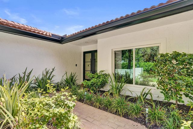 2804 Banyan Boulevard Circle NW, Boca Raton, FL 33431