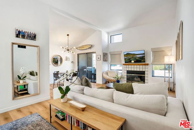 4267 Las Virgenes Road 1, Calabasas, CA 91302