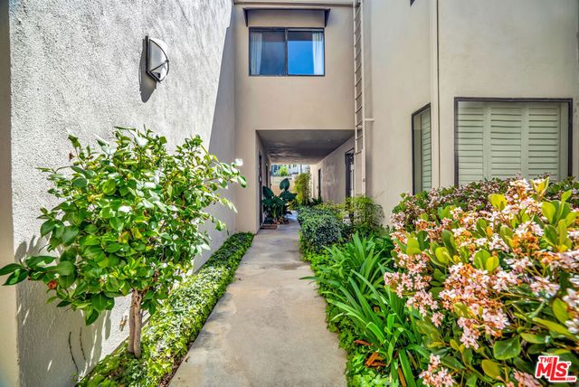 4267 Las Virgenes Road 1, Calabasas, CA 91302