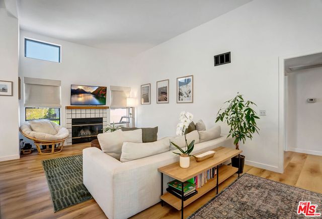 4267 Las Virgenes Road 1, Calabasas, CA 91302