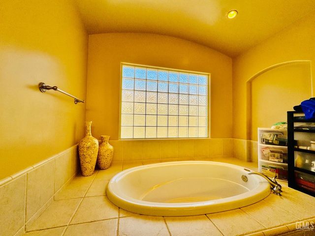 11502 Summit Point Court, Bakersfield, CA 93312