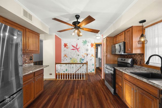 138 N Elmwood Avenue, Wood Dale, IL 60191