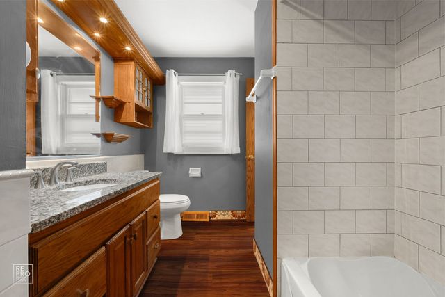 138 N Elmwood Avenue, Wood Dale, IL 60191