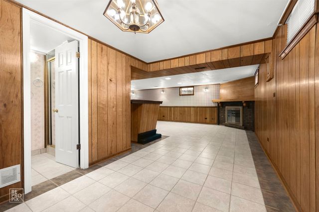 138 N Elmwood Avenue, Wood Dale, IL 60191