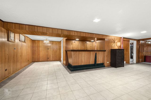 138 N Elmwood Avenue, Wood Dale, IL 60191