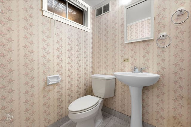 138 N Elmwood Avenue, Wood Dale, IL 60191