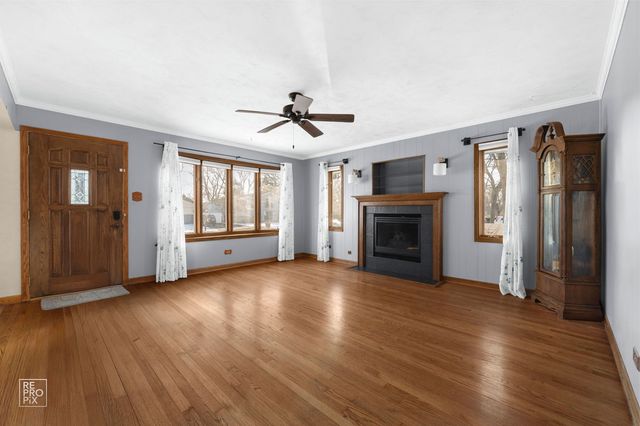 138 N Elmwood Avenue, Wood Dale, IL 60191