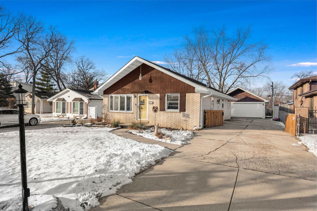 138 N Elmwood Avenue, Wood Dale, IL 60191