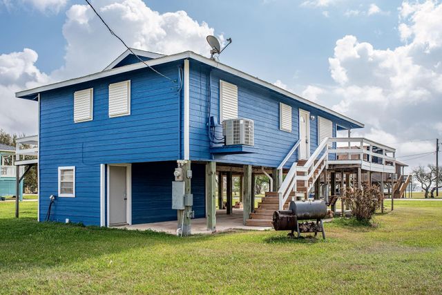 448 Stovall Drive, Palacios, TX 77465