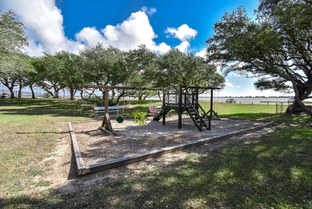 448 Stovall Drive, Palacios, TX 77465
