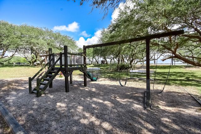 448 Stovall Drive, Palacios, TX 77465