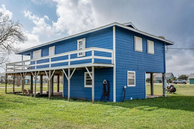 448 Stovall Drive, Palacios, TX 77465