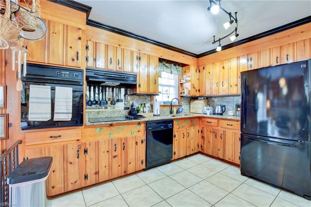 4016 Oak DR, Chesapeake, VA 23321