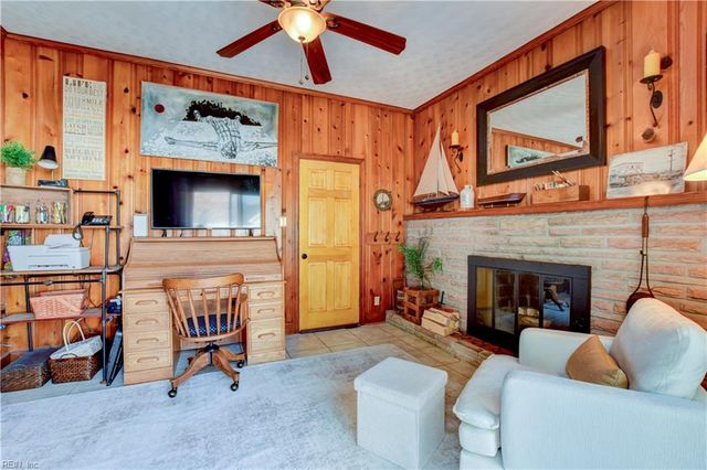 4016 Oak DR, Chesapeake, VA 23321