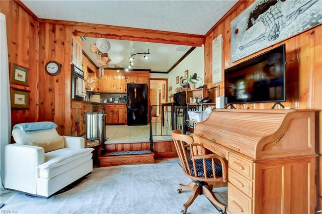 4016 Oak DR, Chesapeake, VA 23321