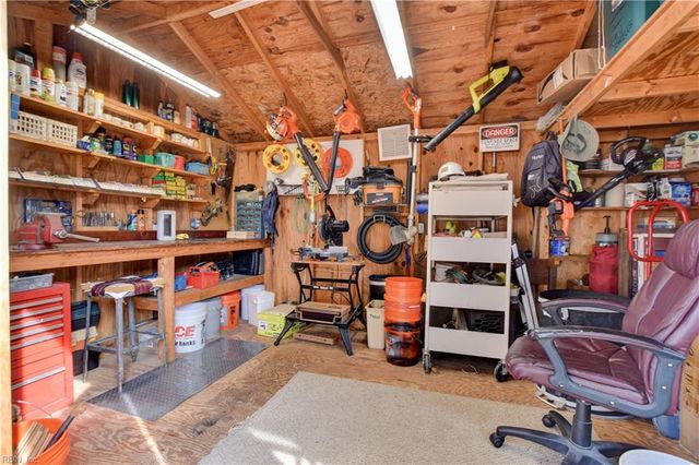 4016 Oak DR, Chesapeake, VA 23321