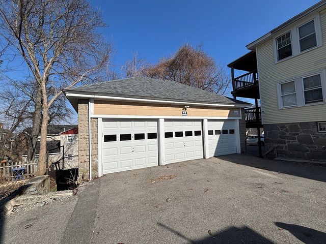 143 Westford St, Lowell, MA 01851