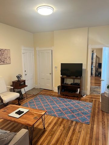 143 Westford St, Lowell, MA 01851