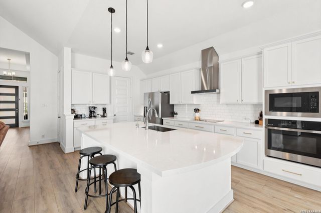 411 Aurora Basin, Cibolo, TX 78108