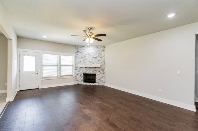 1930 Lordsburg Court, Bentonville, AR 72713
