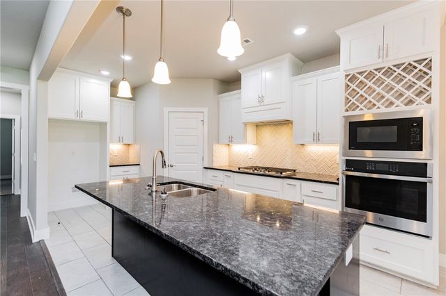 1930 Lordsburg Court, Bentonville, AR 72713