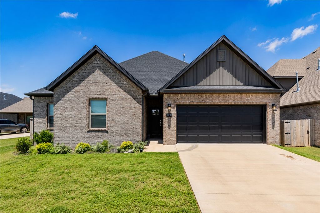 1930 Lordsburg Court, Bentonville, AR 72713