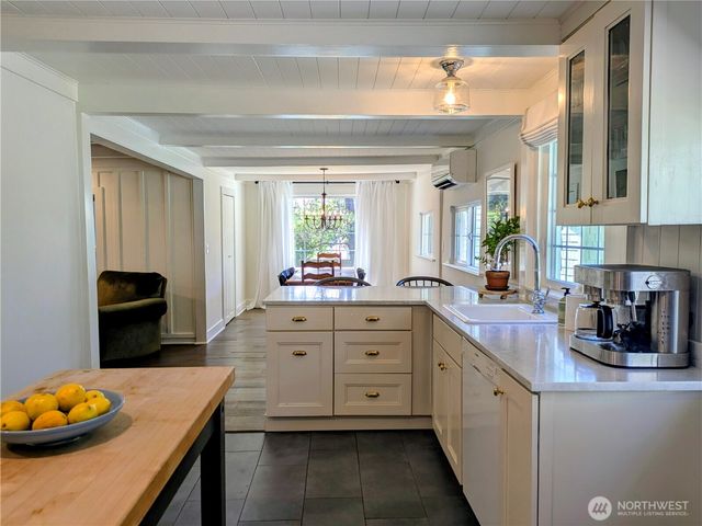 24 Shady Lane, Orcas Island, WA 98245