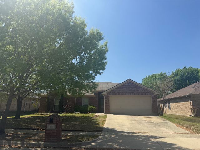 933 Sherry Lane, Saginaw, TX 76179