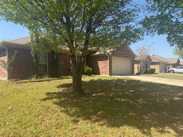 933 Sherry Lane, Saginaw, TX 76179