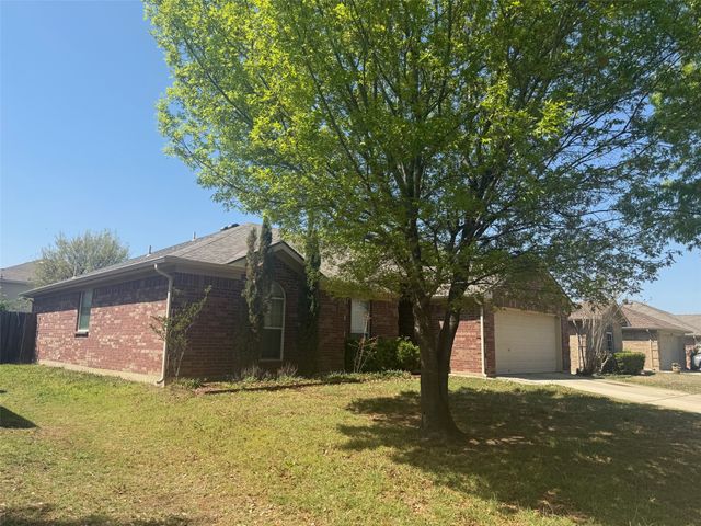 933 Sherry Lane, Saginaw, TX 76179