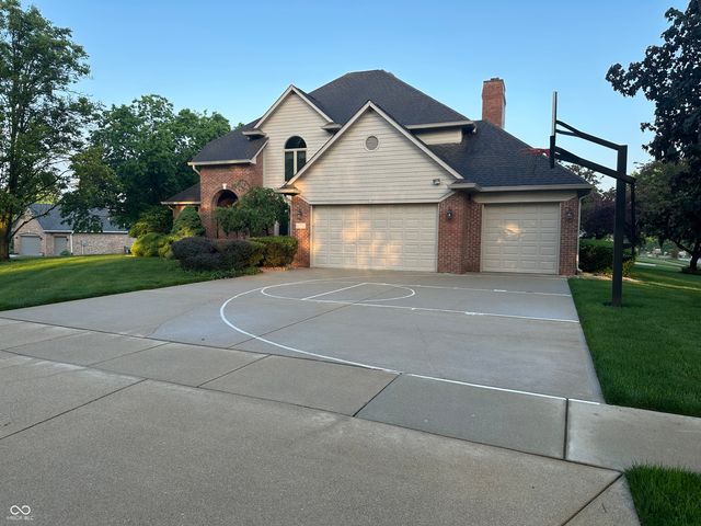 84 Racquet Court, Greenwood, IN 46142