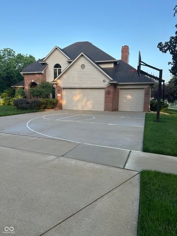 84 Racquet Court, Greenwood, IN 46142