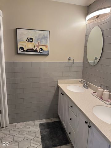 84 Racquet Court, Greenwood, IN 46142