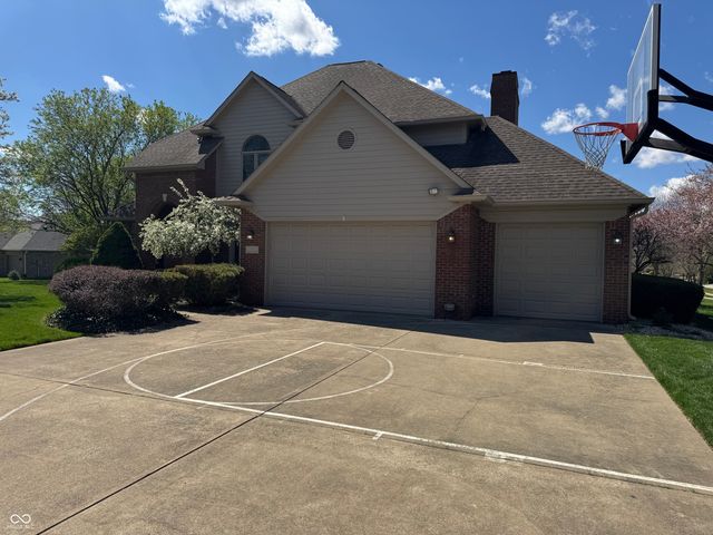 84 Racquet Court, Greenwood, IN 46142