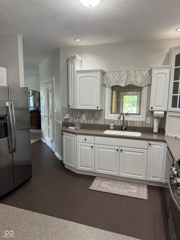 84 Racquet Court, Greenwood, IN 46142