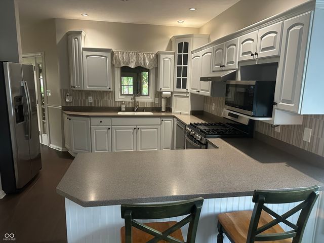 84 Racquet Court, Greenwood, IN 46142