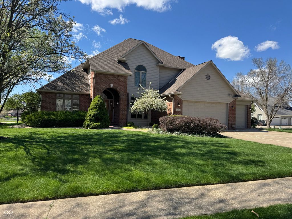 84 Racquet Court, Greenwood, IN 46142