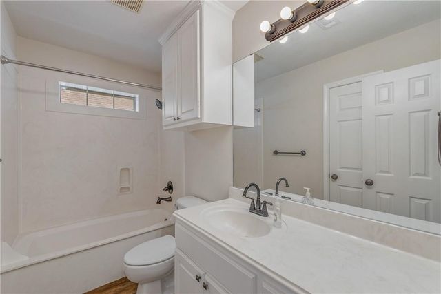 3743 Essen Loop, College Station, TX 77845