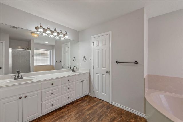 3743 Essen Loop, College Station, TX 77845