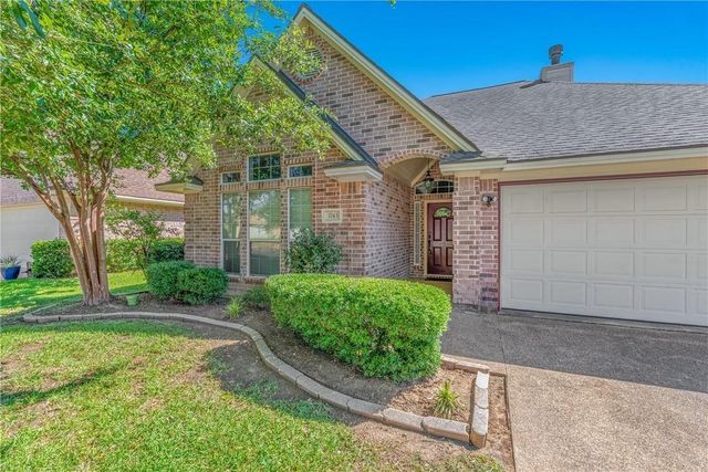 3743 Essen Loop, College Station, TX 77845