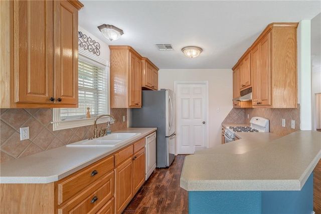 3743 Essen Loop, College Station, TX 77845