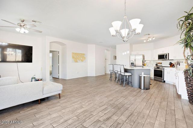 7124 W PALMAIRE Avenue W, Glendale, AZ 85303