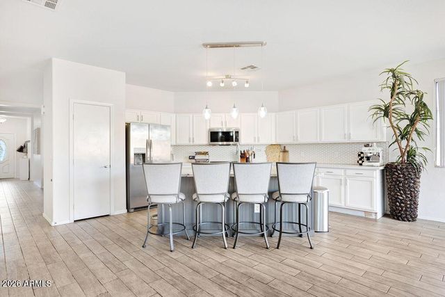 7124 W PALMAIRE Avenue W, Glendale, AZ 85303