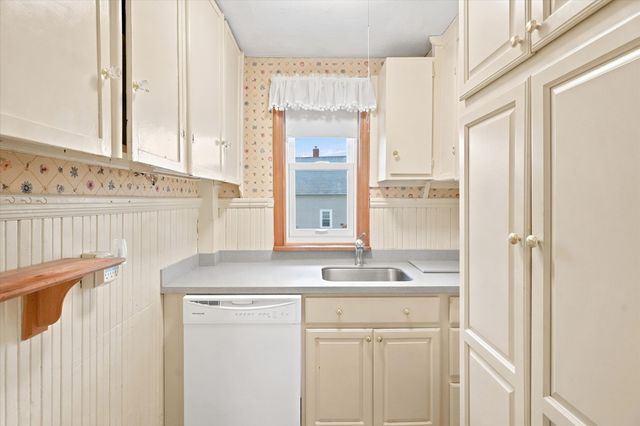 8 Ord St, Salem, MA 01970